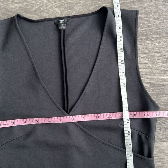 J.CREW 365 Faux Wrap Sleeveless Top XS Dark Gray Faded Black Stretch Minimalist - Picture 7 of 8